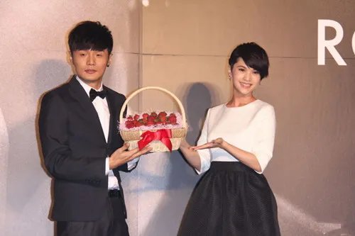 揭秘李荣浩女朋友是谁  曝光他的惊人家庭背景