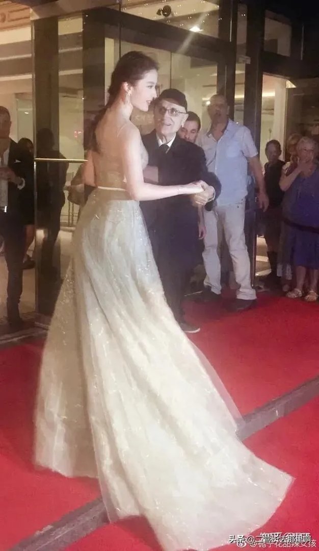 刘亦菲居然瘦出了排骨胸，身材傲人的天仙事业还有高光时刻吗？