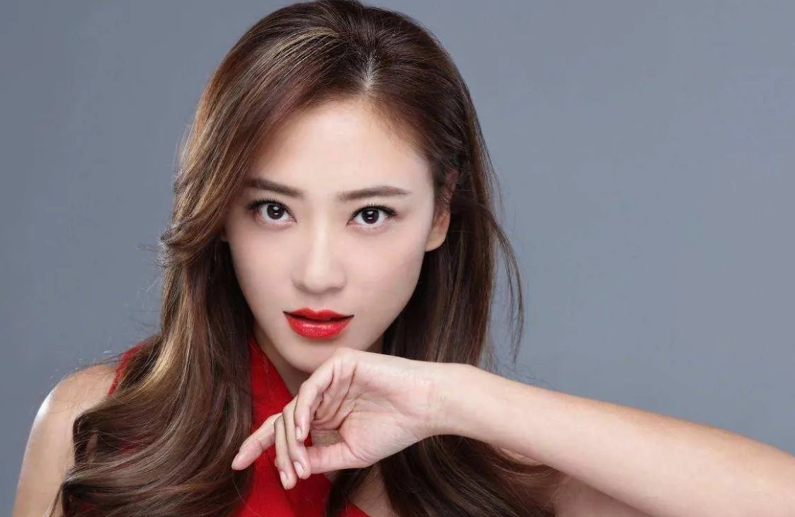 杨幂魏大勋被拍，谁还记得应采儿的预言？一说一个准，绝了！你知道吗？