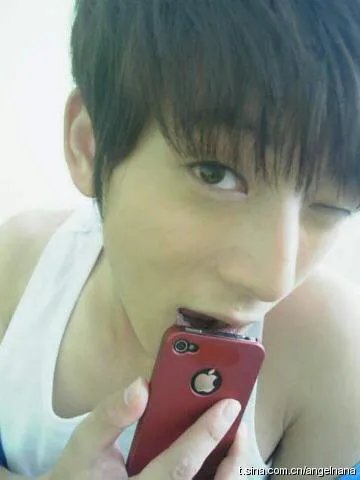 求赵卓娜在微博上发的陈翔的照片