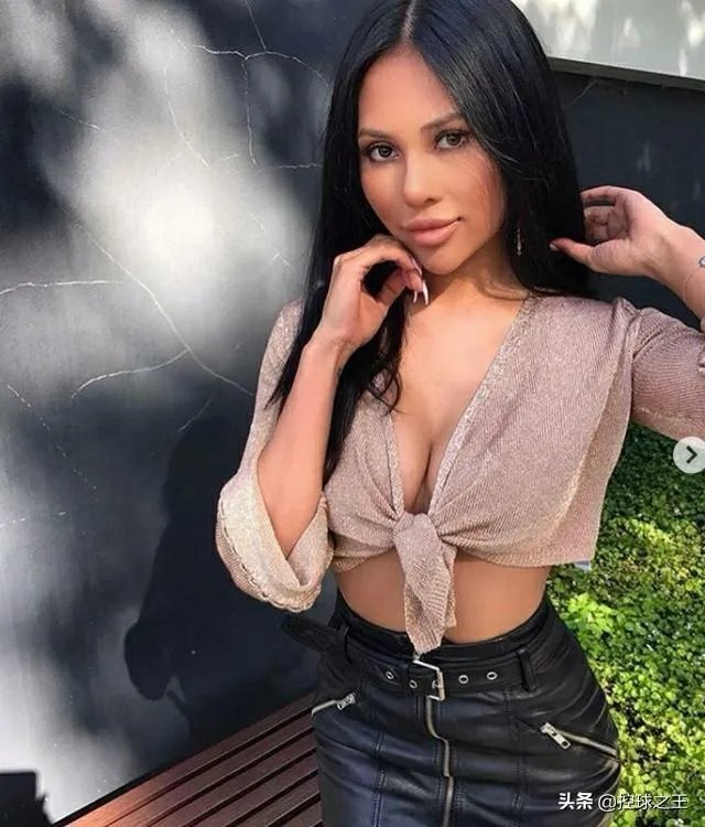 美媒爆出库兹马与前女友复合，并且坐在了斯台普斯场边，而球迷直呼太火辣，你怎么看？