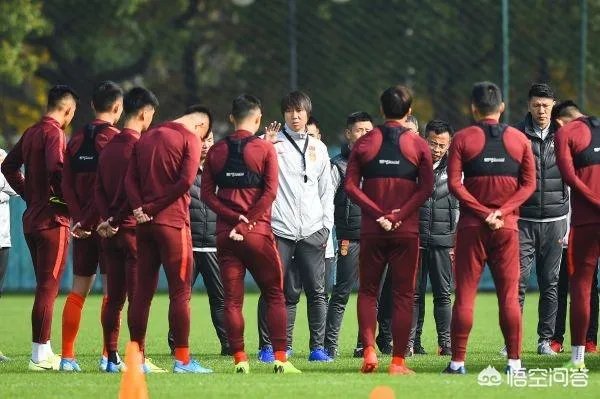 李铁带领的中国男足在东亚杯获得了季军，大家怎么看？