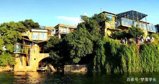 杨丽萍的豪华宫殿被查，内部肮脏不堪，网友直呼封的好，究竟咋回事？