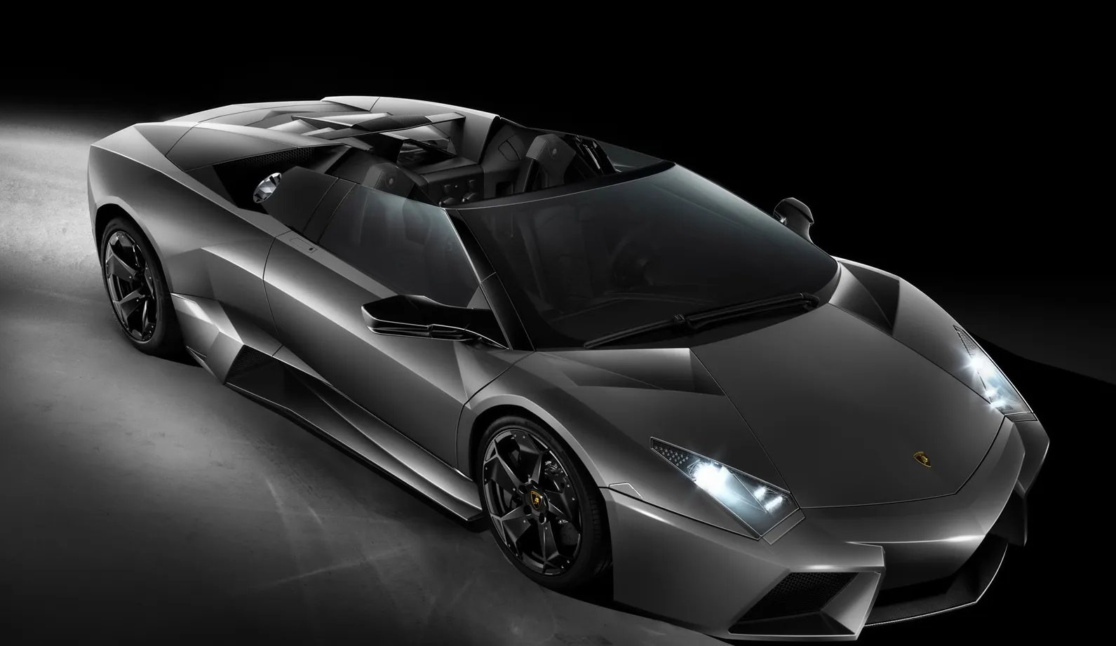 求高清电脑桌面壁纸（1366*768），最好是“跑车”和“美女”的！【质量和数量】好的话“加分”。