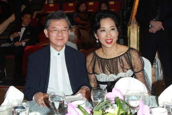 朱玲玲如此漂亮，霍震霆为何却舍得离婚？后来怎样？