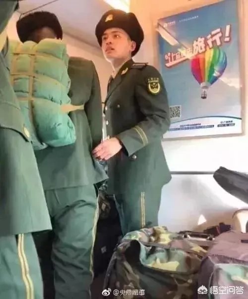军人坐火车被埋怨不让座，网友怒怼乘客：别给群众丢人，这件事情你怎么看？