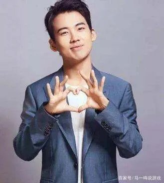 为什么郭麒麟现在登上了这么多的综艺，背后到底有谁在为其撑腰？