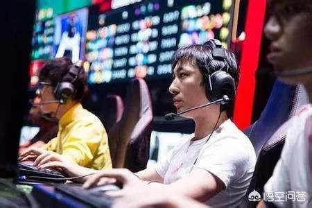 丁俊晖网吧玩游戏上热搜，娱乐圈有哪些喜欢“泡网吧”的艺人？