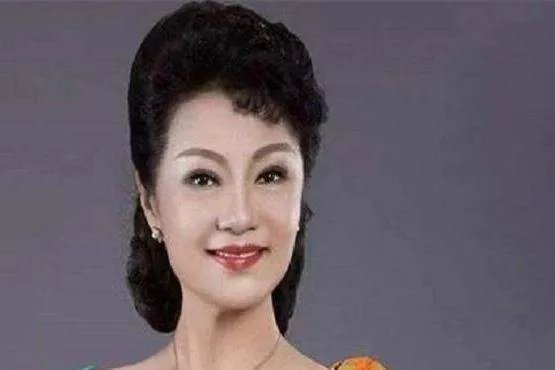 朱玲玲如此漂亮，霍震霆为何却舍得离婚？后来怎样？