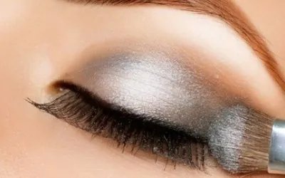 红色晚礼服搭配什么颜色的眼影最好？