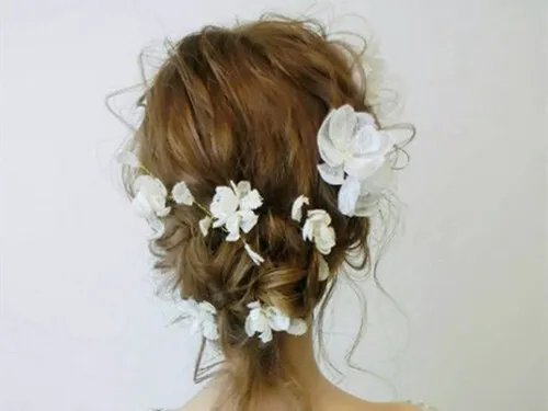 新娘晚礼发型详细步骤  五大发型装扮让你耀眼迷人