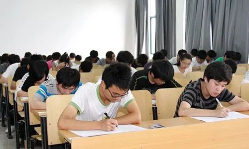 哈工大学生因作弊开除学籍，黄某为何会答应杨某的请求？