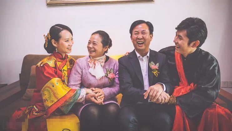 孩子结婚父母穿什么 2017婚礼父母服装搭配技巧