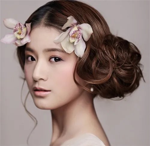 新娘盘头化妆多少钱  学盘头化妆技巧有哪些