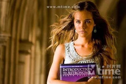 变形金刚2中的那个女机器人叫什么