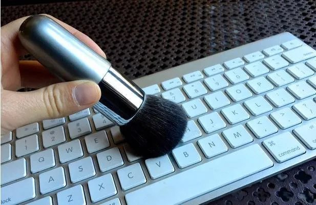 11招教你清洁电子设备：脏东西别用牙签挑