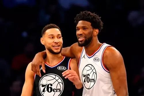 恩比德批西蒙斯不尊重队友，这究竟是怎么回事？