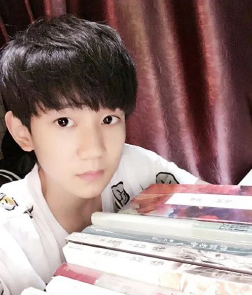 曝tfboys王源在学校上课照片 王源家庭背景曝光