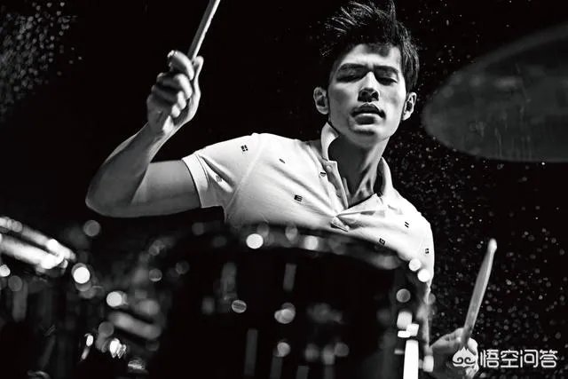 周杰伦和科比谁的收入更高,有哪些依据?