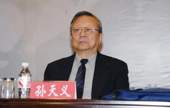 孙殿英为什么盗墓？他的后人现在如何？