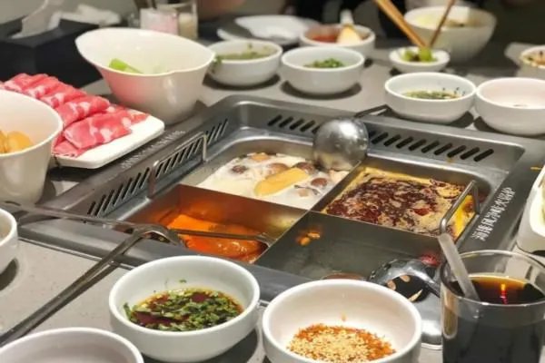 “海底捞牛肉粒变素了”引起热议，海底捞是如何回应此事的？