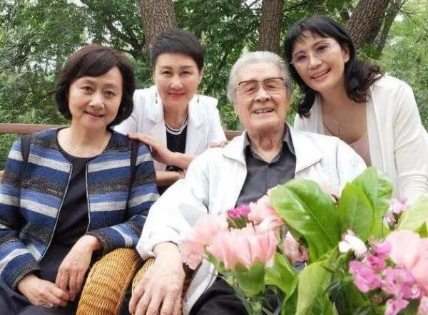 金鑫的妻子是谁？他们是怎么走到一起的？