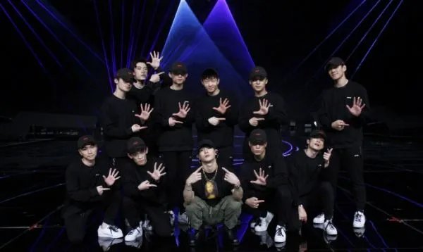 张靓颖荆棘头饰算好奇夜的一大亮点吗？有惊艳到你吗？