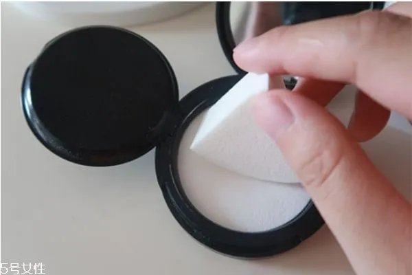 毛戈平粉底膏怎么使用 毛戈平粉底膏色号选择