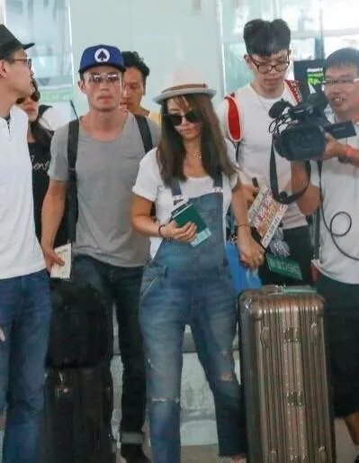 林心如婚纱被网友说丑，是她眼光差还是刻意低调？