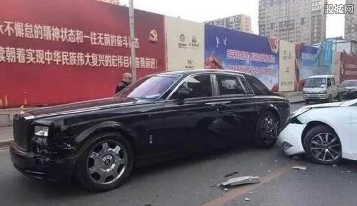 千万劳斯莱斯被撞 劳斯莱斯一年保险费用多少钱？