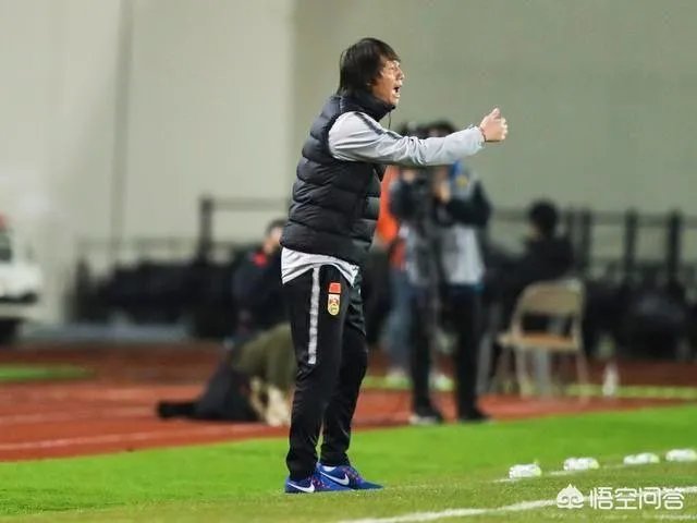 李铁带领的中国男足在东亚杯获得了季军，大家怎么看？