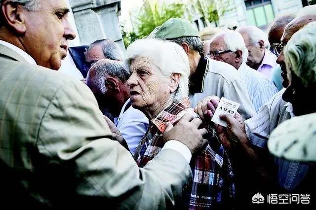 希腊大选“变天”，中右翼重掌政权，“激进变革者”齐普拉斯为何败了？