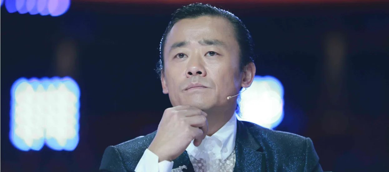 贬低郭德纲太俗，骂徐峥是头猪，枪毒案后销声匿迹的周立波，如今怎么样了？