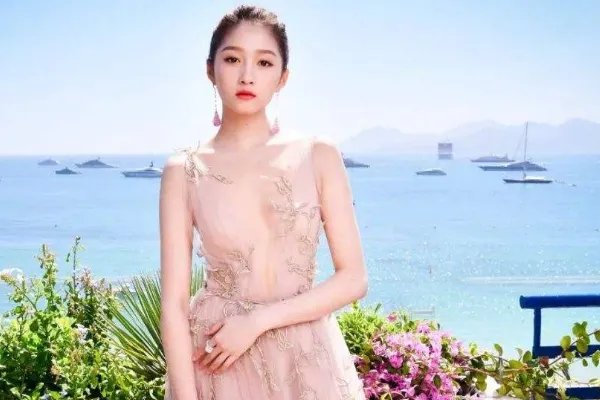 江疏影发文感谢关晓彤配音，她俩是闺蜜关系吗？