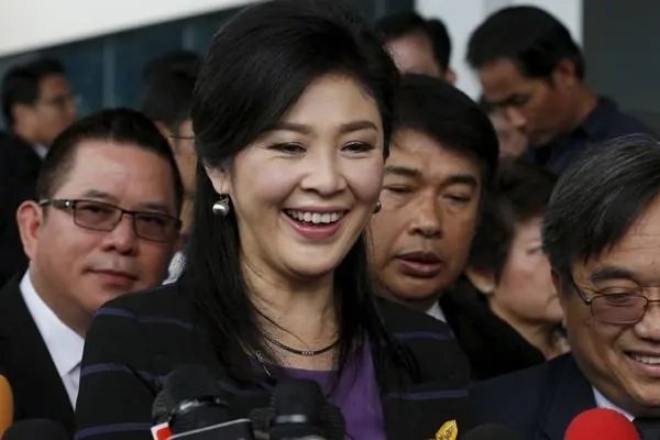 当年的英拉为什么总理做得好好的，就下台了呢？