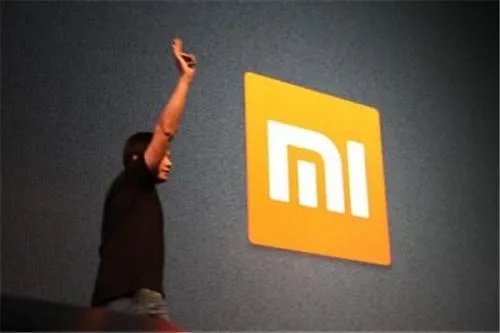 雷军发布会猛怼友商，小米未来真的要一直与荣耀“死磕”吗?