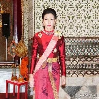 泰国贵妃诗妮娜为何不到三个月就被废?