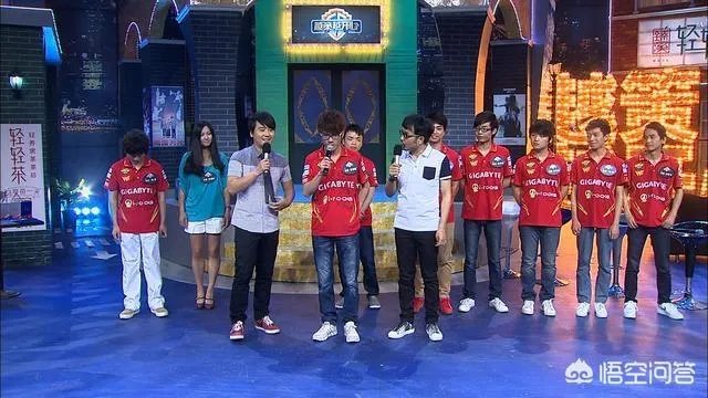 RNG仅有三人录制天天向上，蔡徐坤粉丝发放RNG宣传资料，你怎么看？