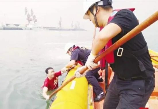 男子跳海轻生后悔是怎么回事？