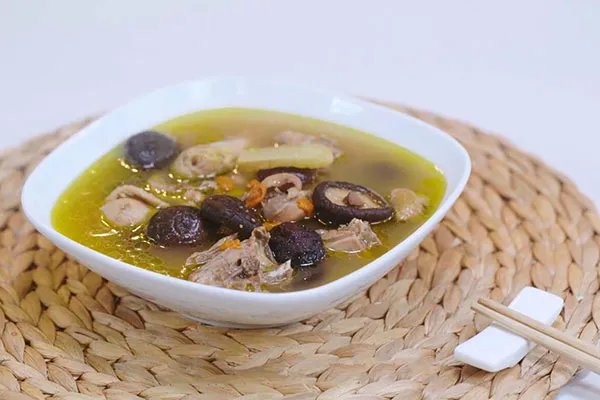 香菇炖鸡汤的做法 如何做香菇炖鸡汤