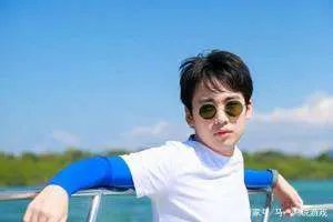 为什么郭麒麟现在登上了这么多的综艺，背后到底有谁在为其撑腰？