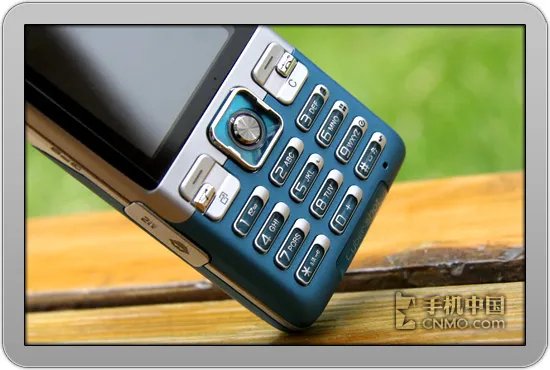 320W拍照+GPS导航 索尼爱立信C702评测