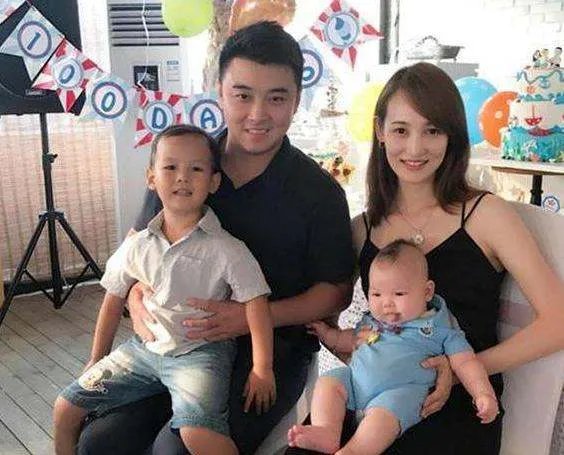 王皓生涯夺18个世界冠军，退役后娶美女娇妻，如今生活如何？