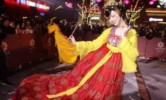 演员表演设备断裂,究竟是怎么回事?