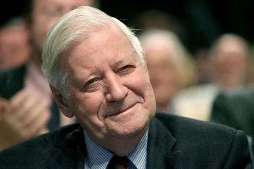 获得诺贝尔奖是很光荣的，那么第一位获得者是谁？