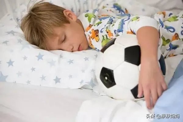 小卧室如何交错上下 床男孩女孩一起住