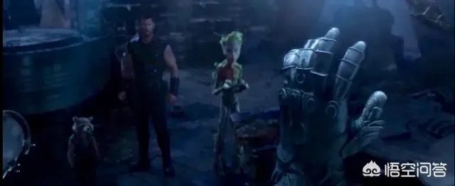 《复联3》中矮人星明明还有一副无限手套半成品，为何《复联4》中不用那个来装无限宝石？