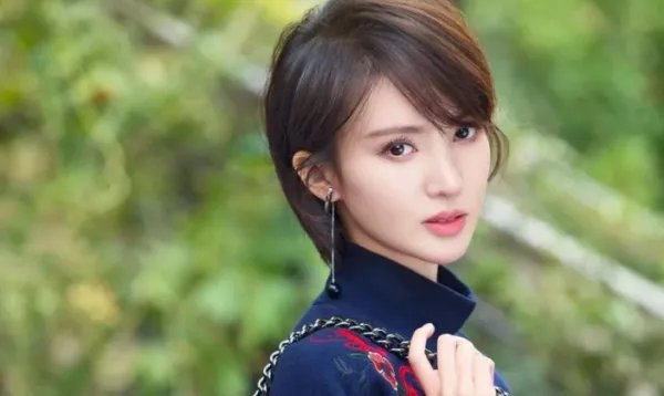 金晨5G在线辟谣新恋情，目前她的感情状况如何？