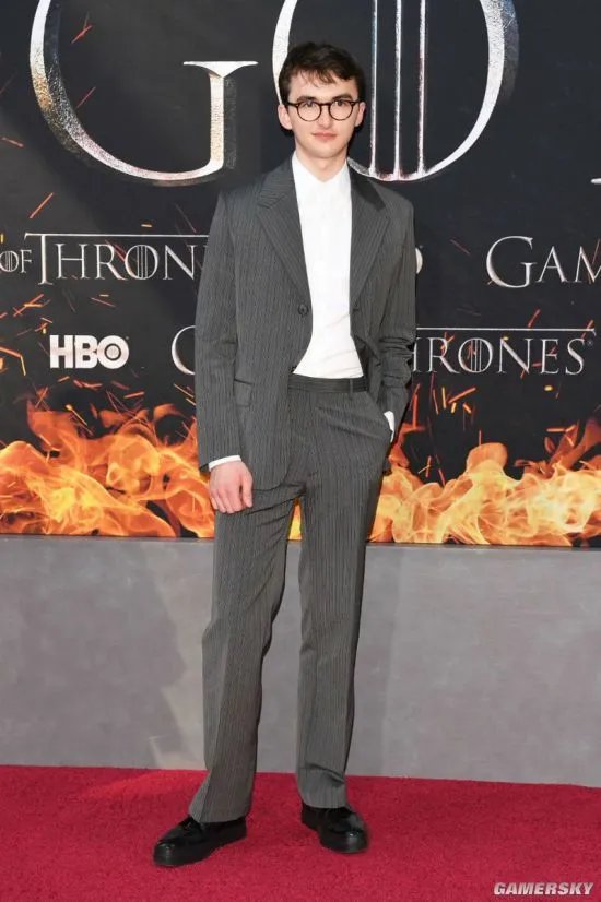 《权力的游戏》最终季首映礼演员齐聚 雪诺夫妇秀恩爱