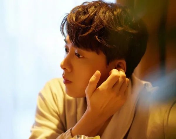 李易峰方面否认和方安娜的恋情,既然两个不是情侣那他们是什么关系?